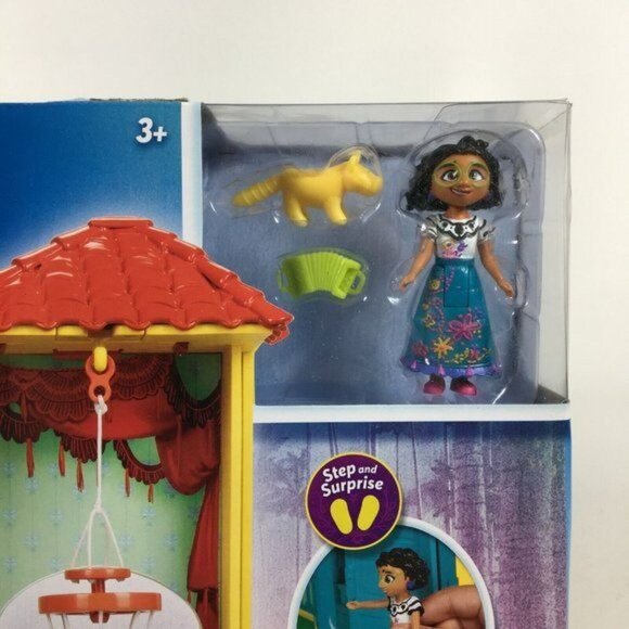 Disney Encanto Mirabel Room Playset Magic & Fun Mirabel Figure & Accessories 8pc - Picture 8 of 10